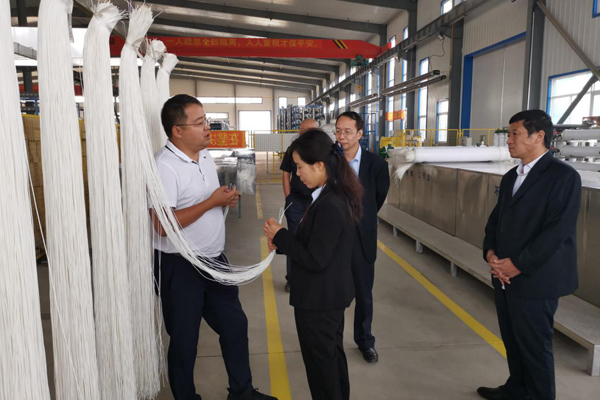 陜西航天建設(shè)集團(tuán)有限公司總經(jīng)理、黨委副書記謝明娟率隊(duì)赴遼寧一諾環(huán)保產(chǎn)業(yè)集團(tuán)開展考察調(diào)研工作